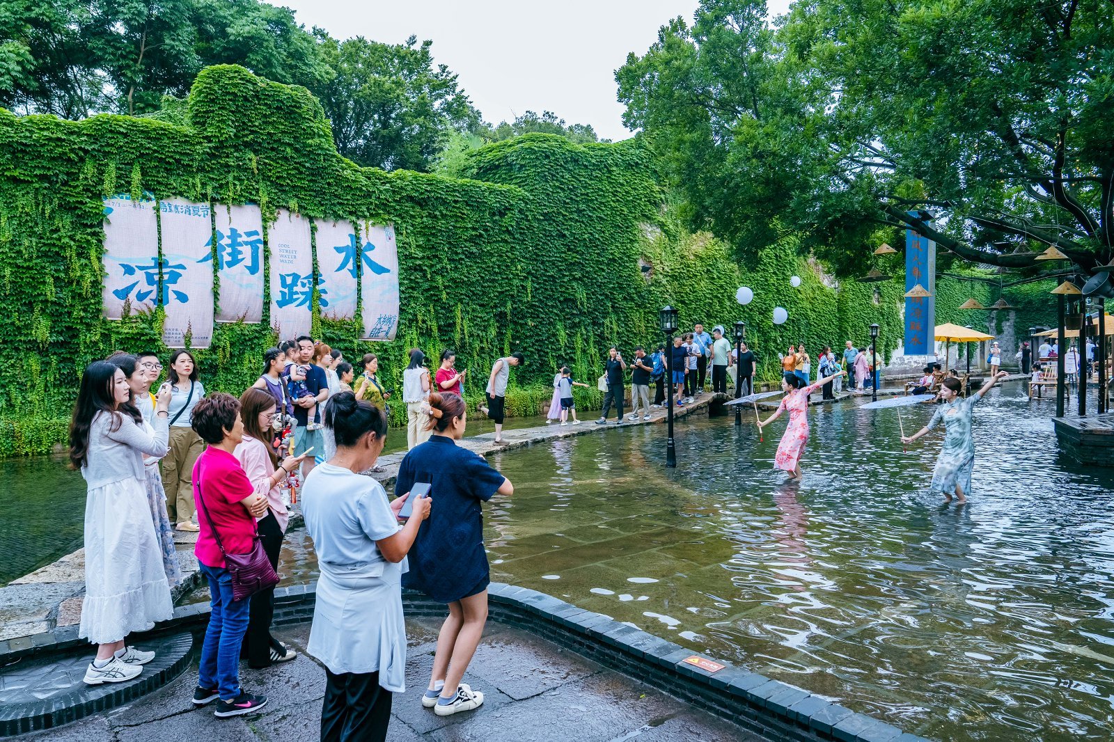 来乌镇过一个不俗的夏天 在其它旅游景点还都在设置各种网红打卡点的时候，乌镇就是第