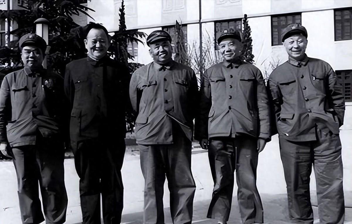 肖永银几次职务调动中有被动也有主动，秦基伟回应：你若不说，我便不问！
1978年