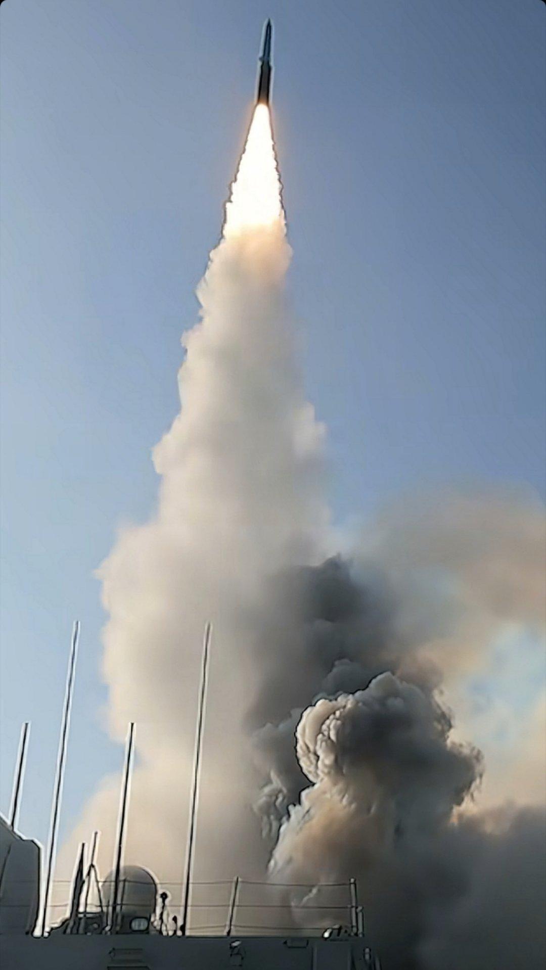 “鹰击”-20高超音速导弹首次公开试验画面，076型舰载无人机亮相，镧影R600