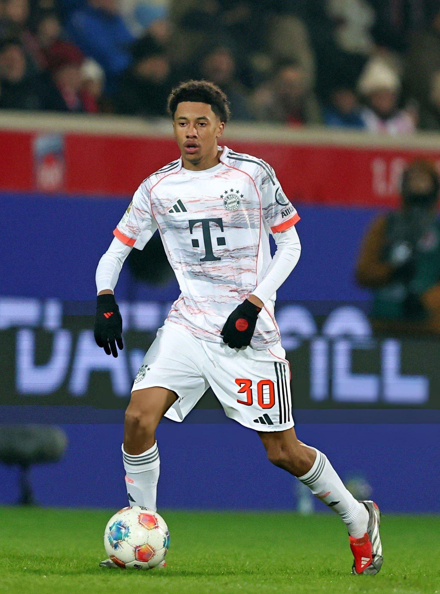 🚨🔴拜仁慕尼黑足球俱樂部一直以來的計劃就是留下卡西亞諾·基亞拉，並在不久的將