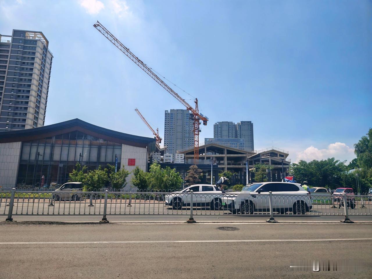【济宁顶级商圈地块闲置！好好的项目为何停滞？】在济宁市任城区太白路与琵琶山路交汇