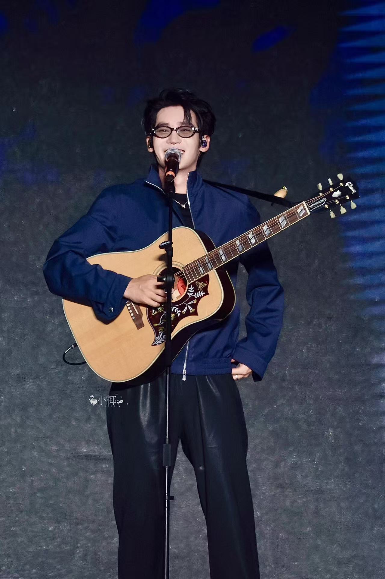 于适的歌写的是自己的来时路 歌声里有戈壁的风，有剧组的灯，也有一个人的清醒与坚持