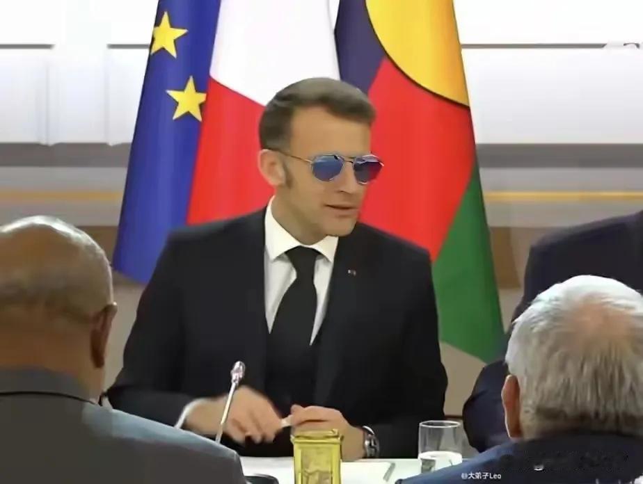 法国有一定外交独立性，可以不用完全依赖美国。但由于自身实力所限，不能完全叫板美国