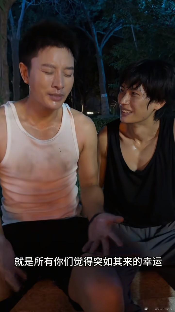 贾乃亮花小龙魔鬼训练贾乃亮花小龙健身强度 这个健身强度真的是太牛了吧，有一说一贾