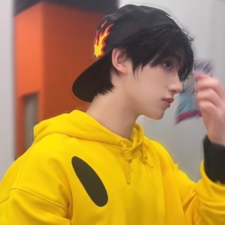 小男孩 