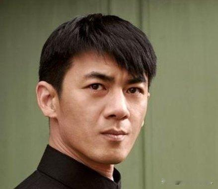 2004年，演员任天野突然接到大11岁继母的电话：“天野，我有了你爸的宝宝。他却