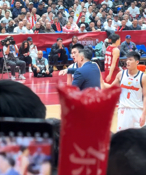 年轻人来到CBA第一课就是适应强度！

今天和浙江稠州的比赛杜锋急眼了，原来是爱