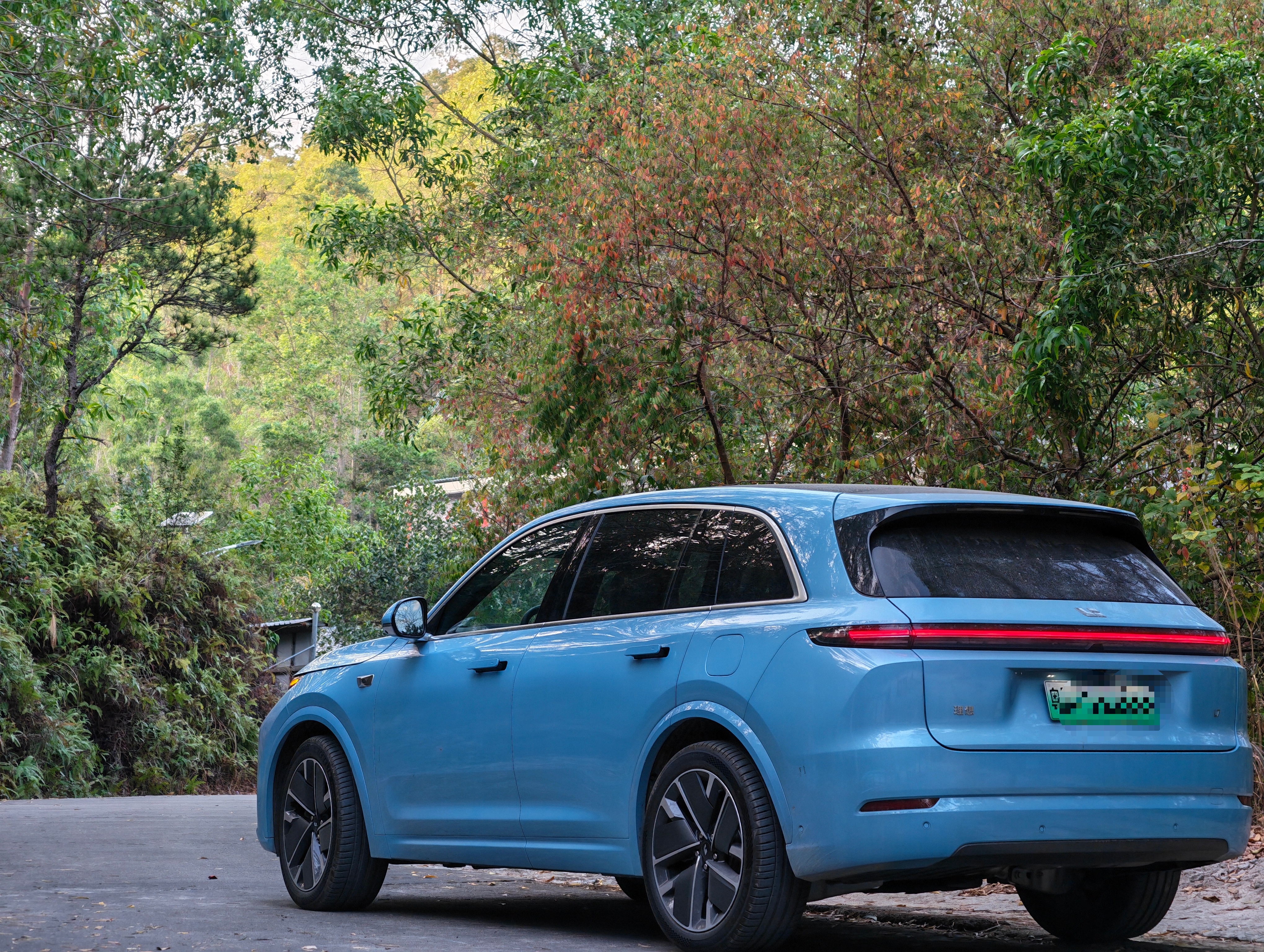 半个月开2448公里，算完真实成本才发现增程的“另一面”。同事春节开理想 L7 