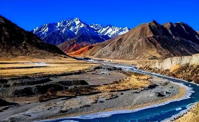 今天是2025年12月30日，再过一天，时间将进入到2026年。星移斗转，日月穿