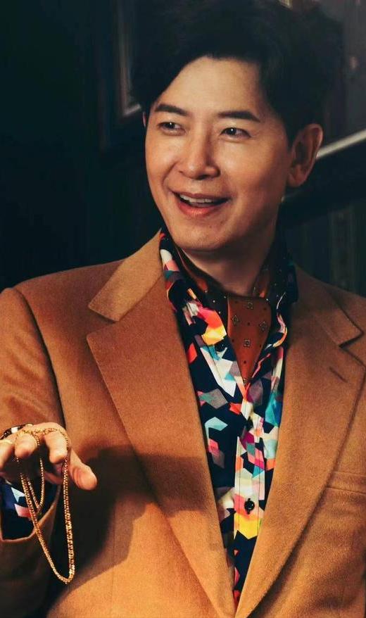 演员，戴军，参与了繁华的拍摄，扮演一个不靠谱的饭店老板，戴军回忆说，剧组很好，所