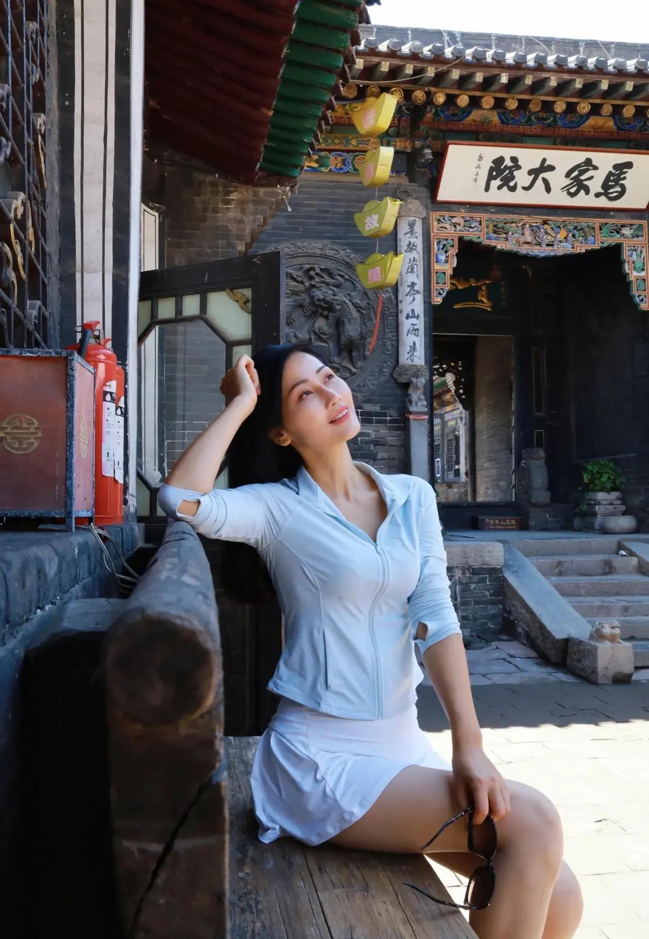 马家大院，隐匿于平遥古城曲折幽深的街巷之中，其魅力犹如那匾额上的字体，温婉而醇厚