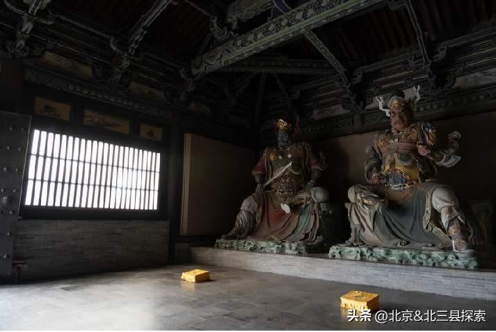 去大同古城旅游想拍出好看的照片，可有不少门道。就说夜景拍摄，器材得选对。相机选有