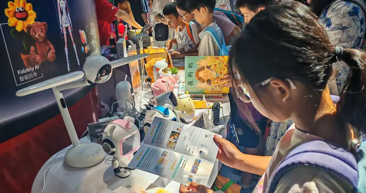 心大陸陪伴機器人：劃下AI時代兒童數字素養“起跑線”