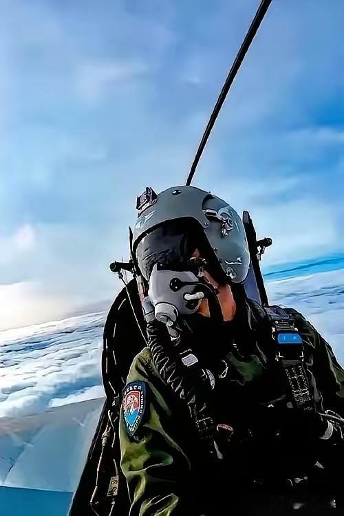 韩媒一条消息，捅破了窗户纸。
驻韩美军，十几架F-16，引擎轰鸣着，没跟任何人打