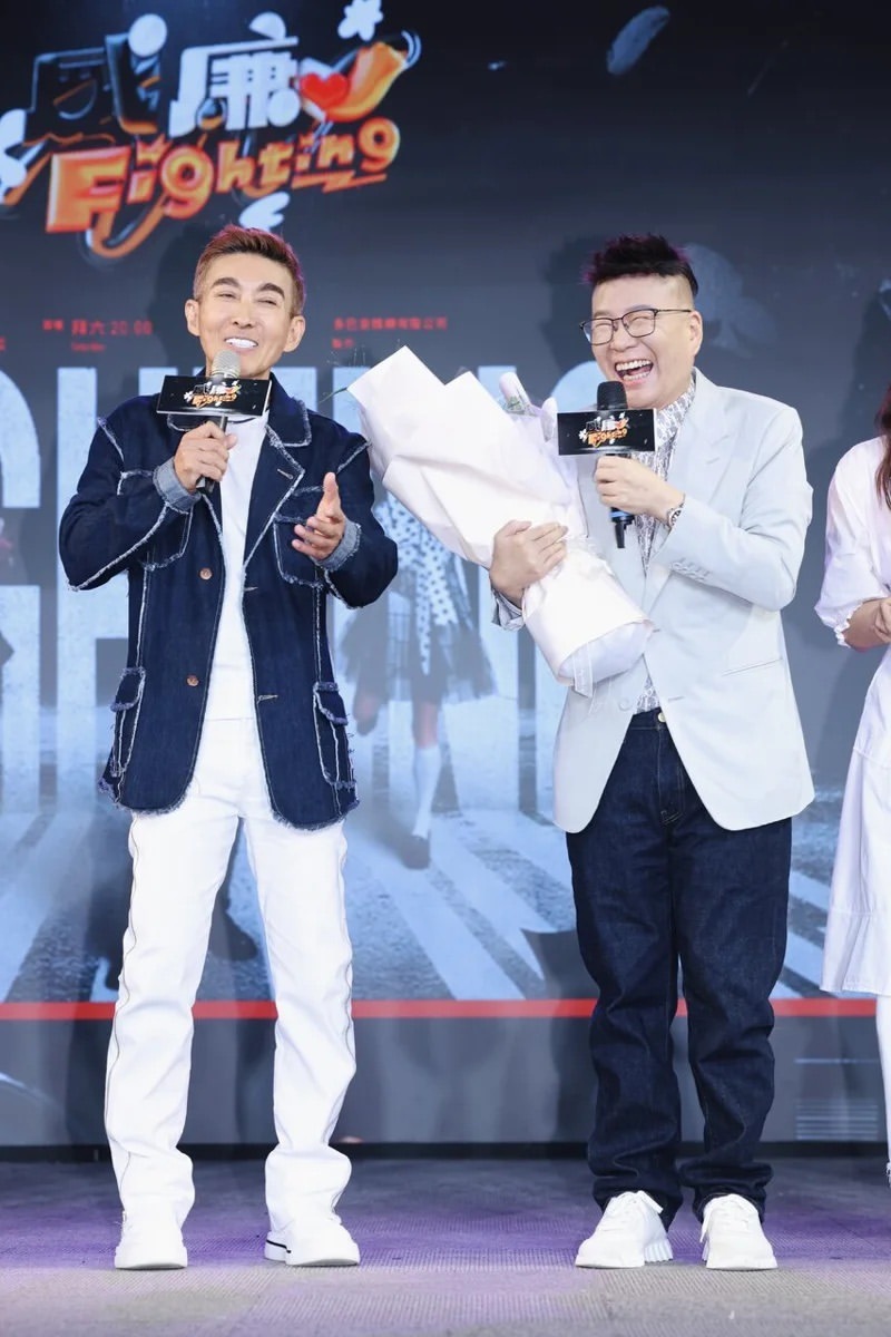 台媒：沈玉琳首露面好友潘若迪现身两人相拥10余秒借保母之情永生难忘沈玉琳复工 　