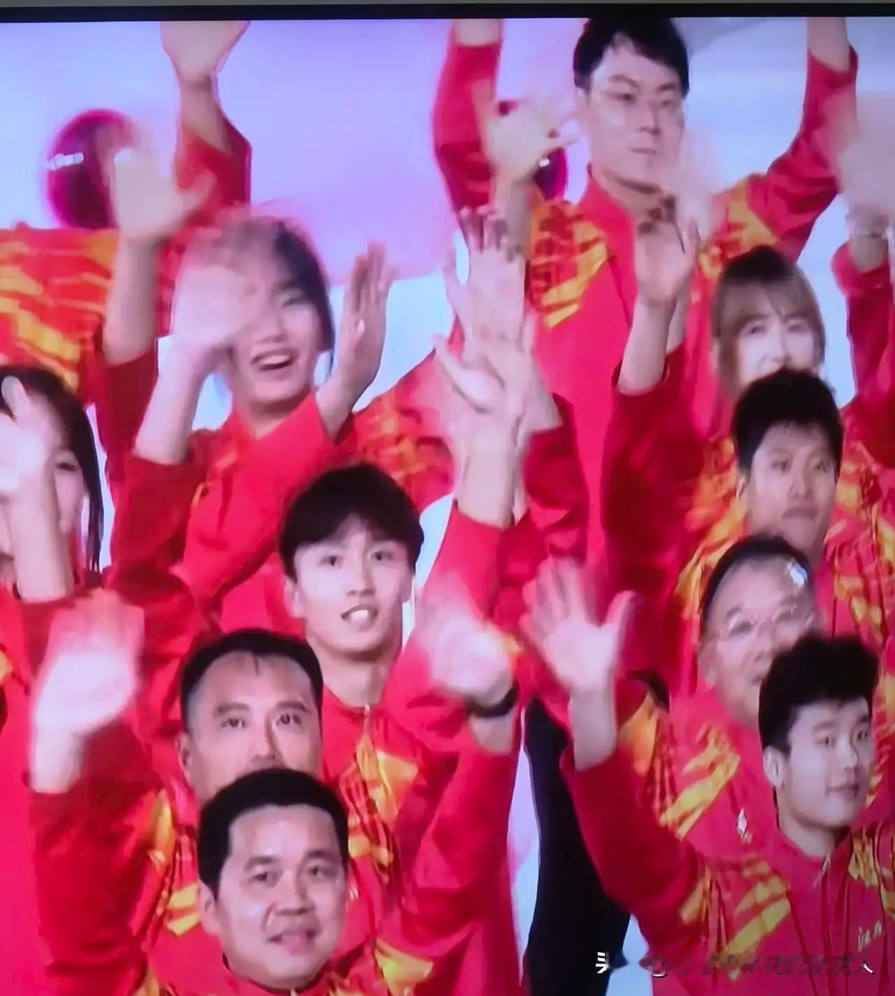 现在向我们期盼的方向望去——台湾省体育代表团，我们一直等着你的身影！

虽说这届