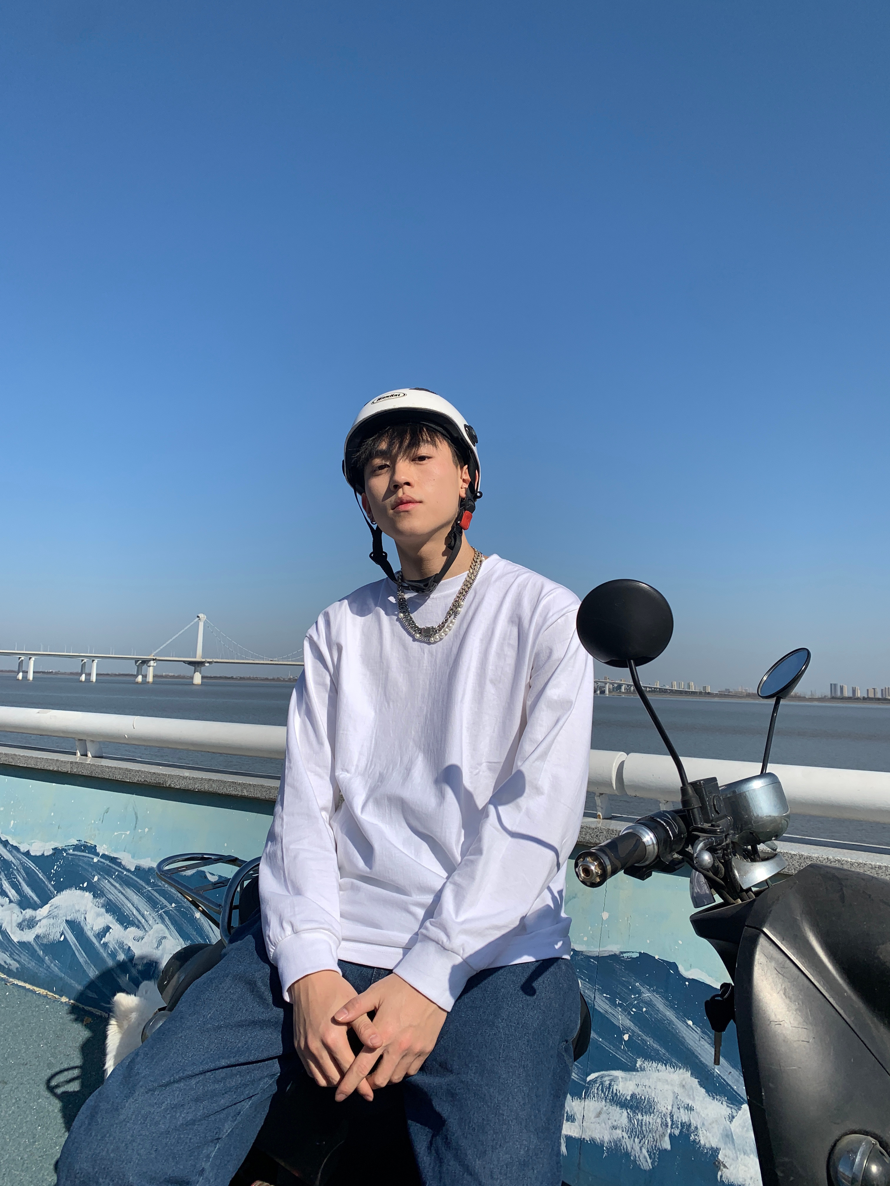 思慕社字母 心动从来不是轰轰烈烈的告白，而是深夜醒来，发现手机屏幕还亮着，对话框