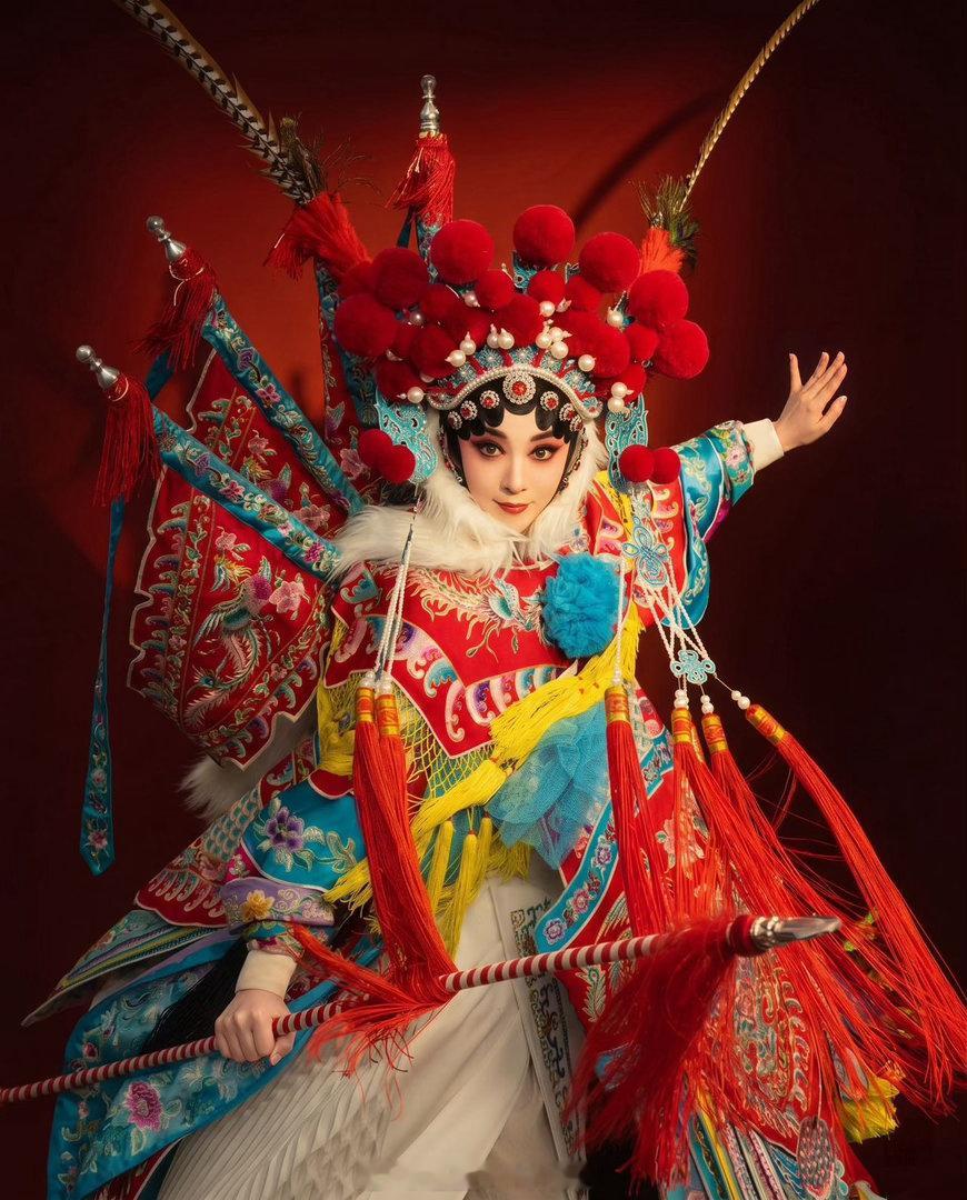 王晓晨穆桂英神图有了王晓晨替米兰扮上了穆桂英五官轮廓明朗大气，驾驭这类经典巾帼戏