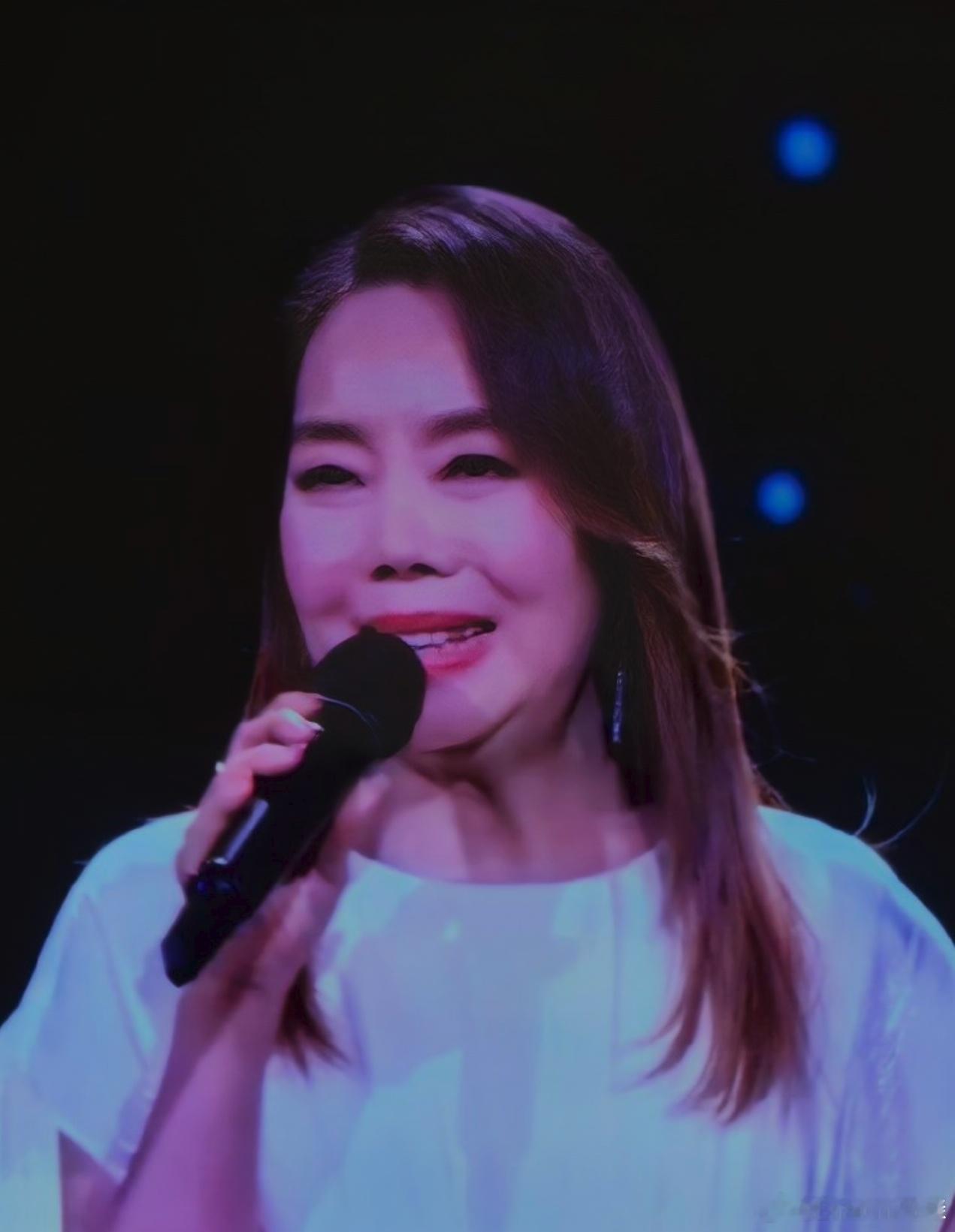 这个人我想了半天是谁，最终发现她是辛晓琪。春晚