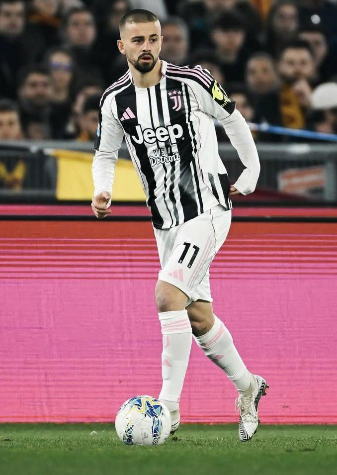 【哲格罗瓦只是“超级替补”？】在本赛季的尤文图斯阵容中，哲格罗瓦的出场时间排名全