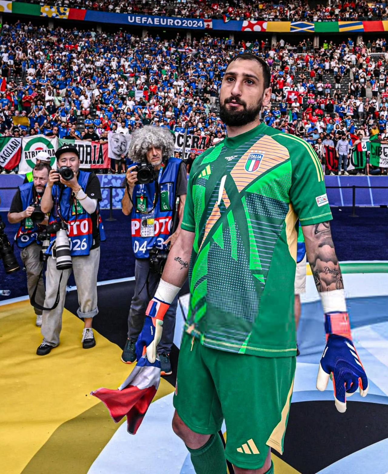 27岁的多纳鲁马：

16岁踢职业联赛，17岁上演意大利国家队首秀，22岁拿到欧