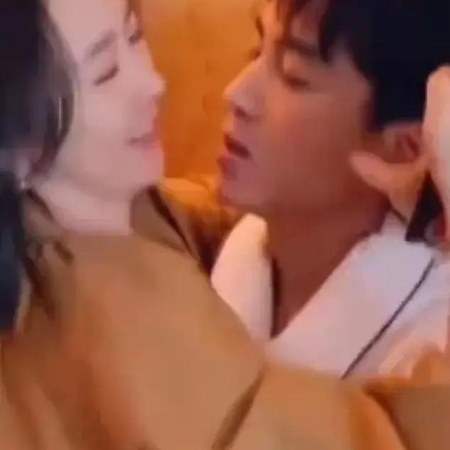 事发在最近，一名女子在桔子水晶住了一晚，转天就接到酒店打来催好评的电话，刚好被丈