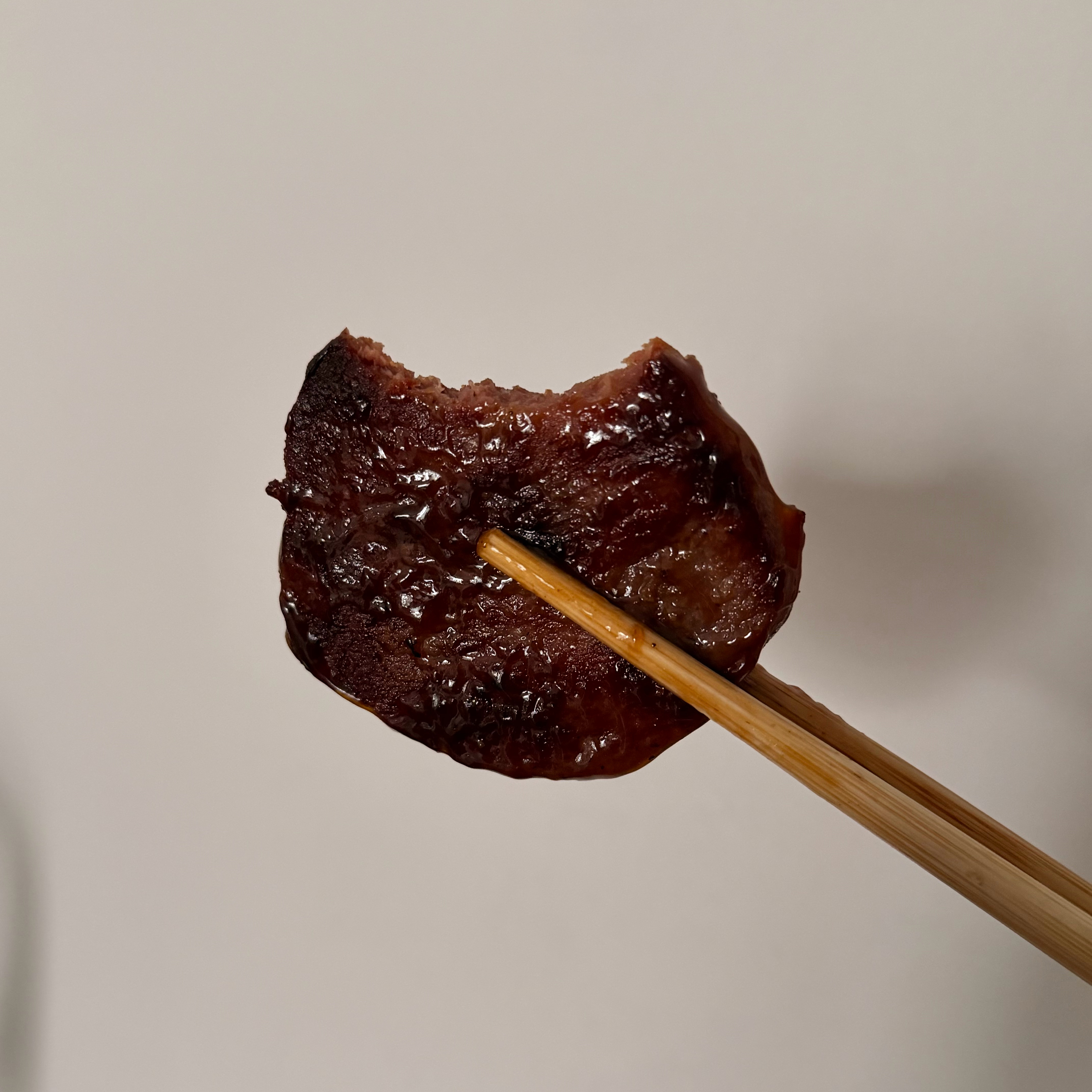 我妈给我煎的牛排……干 (她说怕不熟) 