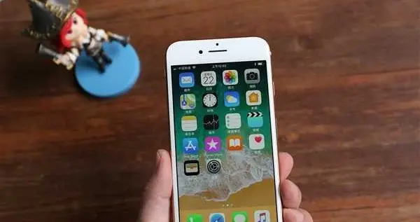 iPhone SE 4将采用5.7或6.1英寸屏，可能配备OLED屏