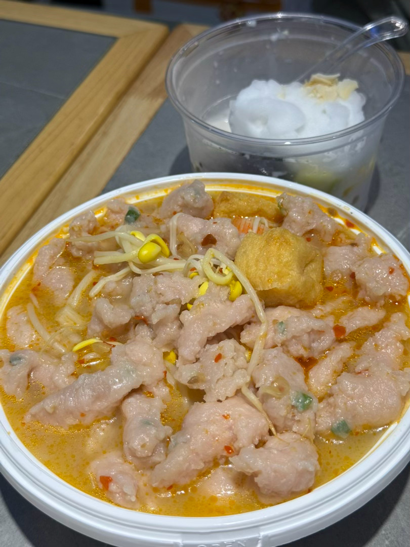 音食记 美好的一天，早起看比赛赢了，上班犯困但正常处理工作，按时吃了三餐，中午去