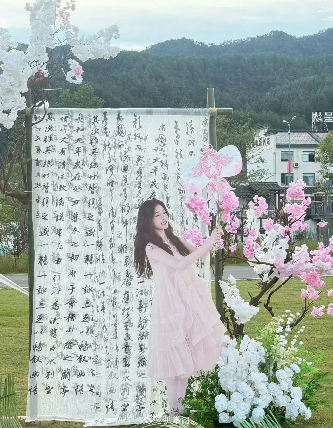 一念江南应援现场没有男女主 这是默认《一念江南》的男女主还是虞书欣、王安宇嘛！虞