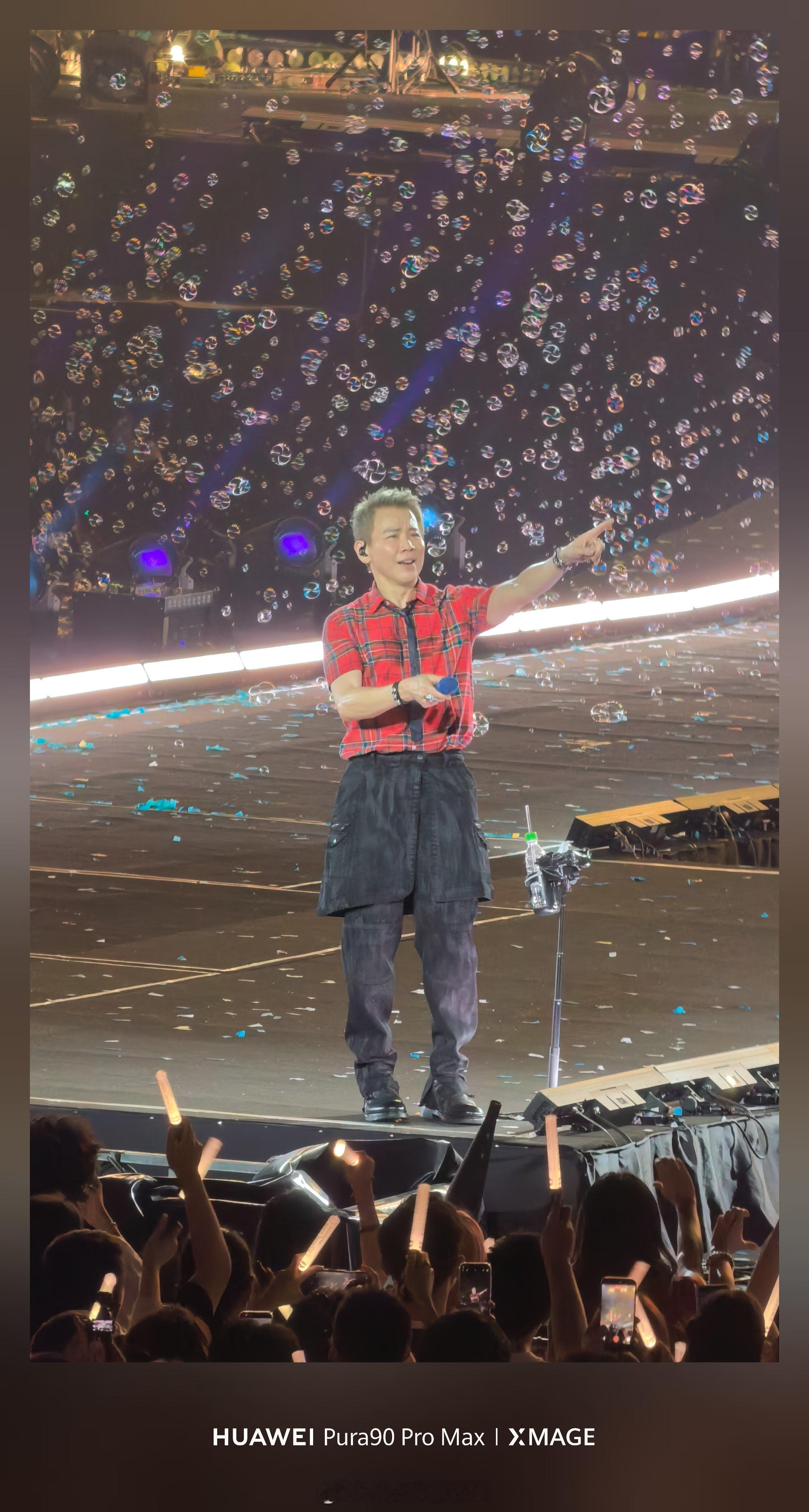 不说了增距镜为何能成为演唱会外挂 我们直接上图片好吧真的很清晰！关键是我不是坐内