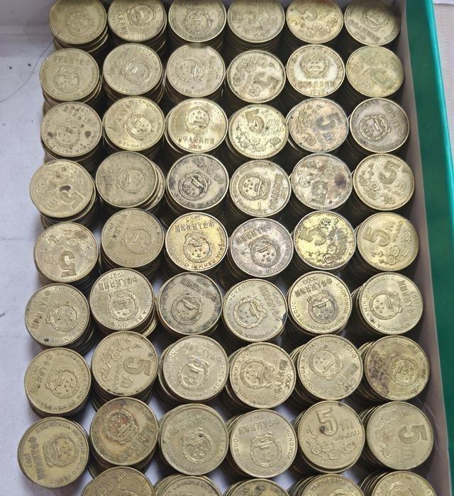 梅花五角现在根本收不到货，一线市场早就空了。好不容易碰到有人有，你就算加价人家也