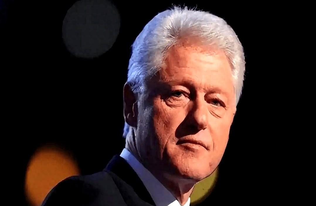 搞半天，那份传说中的“客户名单”，就是一堆涂满黑条的废纸。
全世界都伸着脖子等一