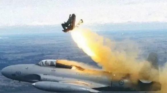 美军空军的逃生系统真牛，多数失事飞行员都会逃生成功[赞][赞]
相较而言，我们的