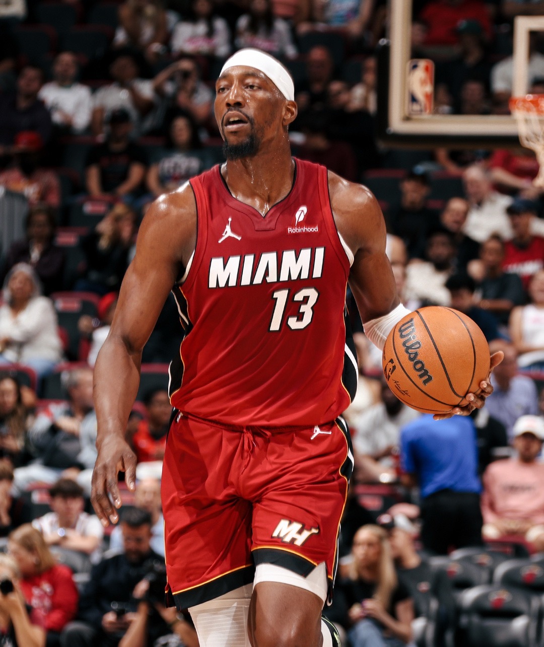 阿德巴约现役得分王超越科比81分升至历史第二（仅次于张伯伦100分），加冕现役单