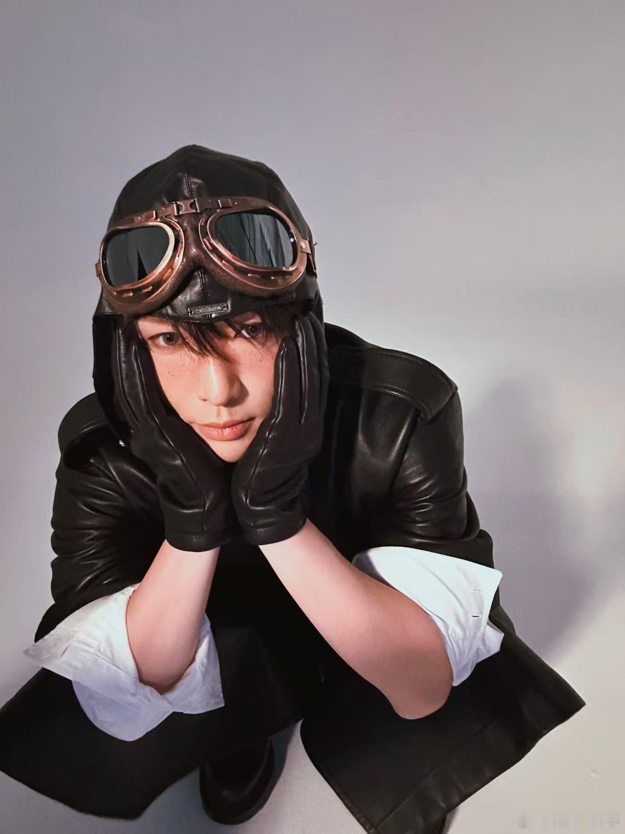 张艺兴新年祝福太超前了 家人们谁懂啊！张艺兴提前十天发新年祝福，运河路透里乖乖等