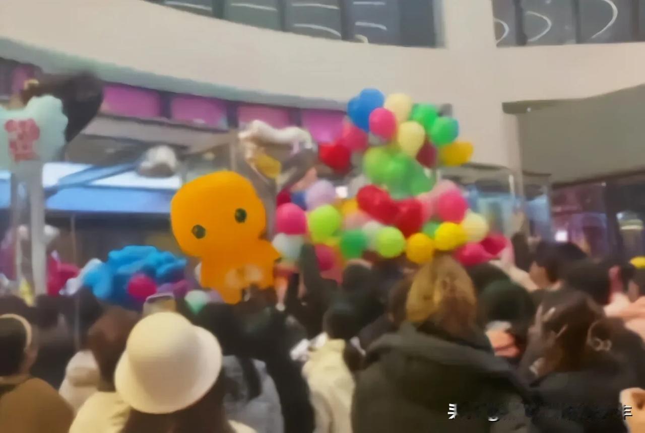 二零二四年十二月三十一日，河南省信阳市羊山新区的万达广场跨年活动，竟然允许群众自