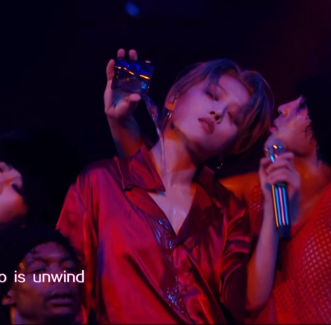 #刘雨昕这杯水让我倒#不开玩笑，我真想魂穿这杯水[舔屏] ​​​