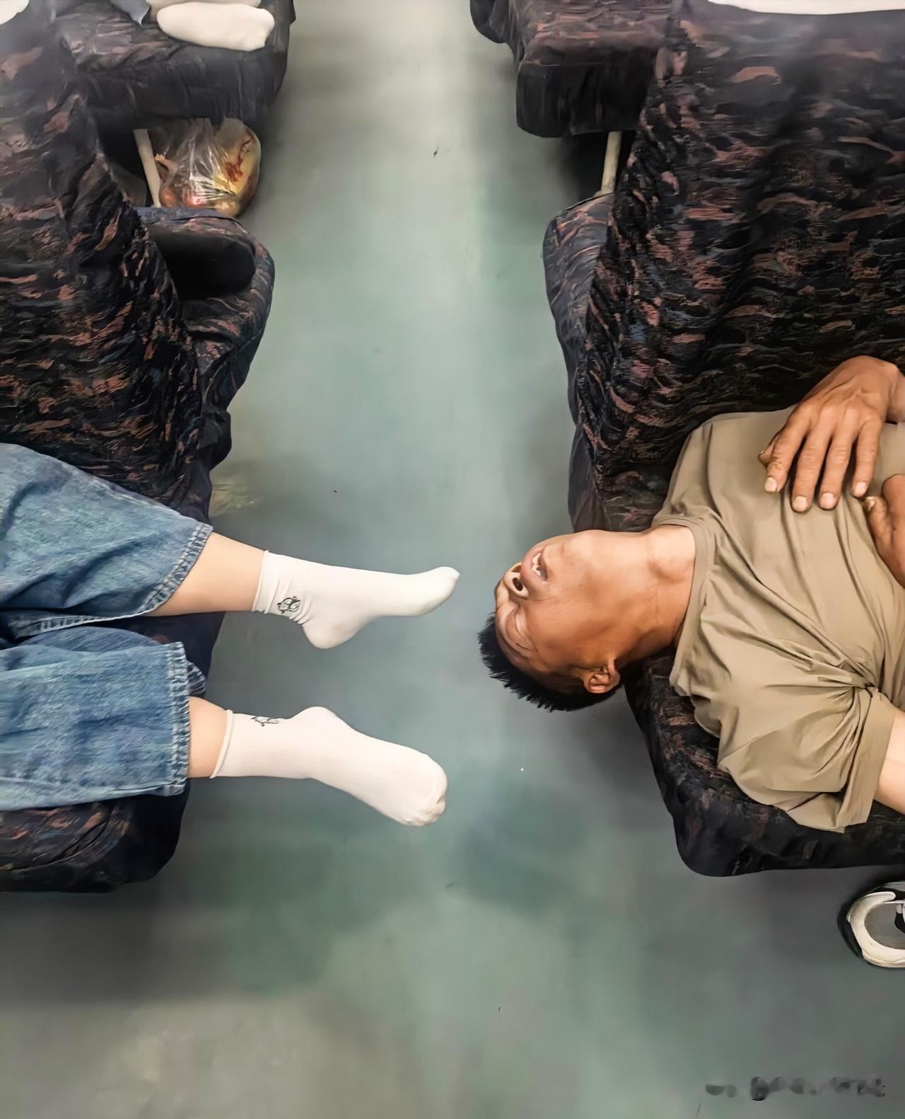 亲戚家小孩数学没考好，在家庭群里阴阳怪气的说是我的原因！就因为我把儿子的补课老师