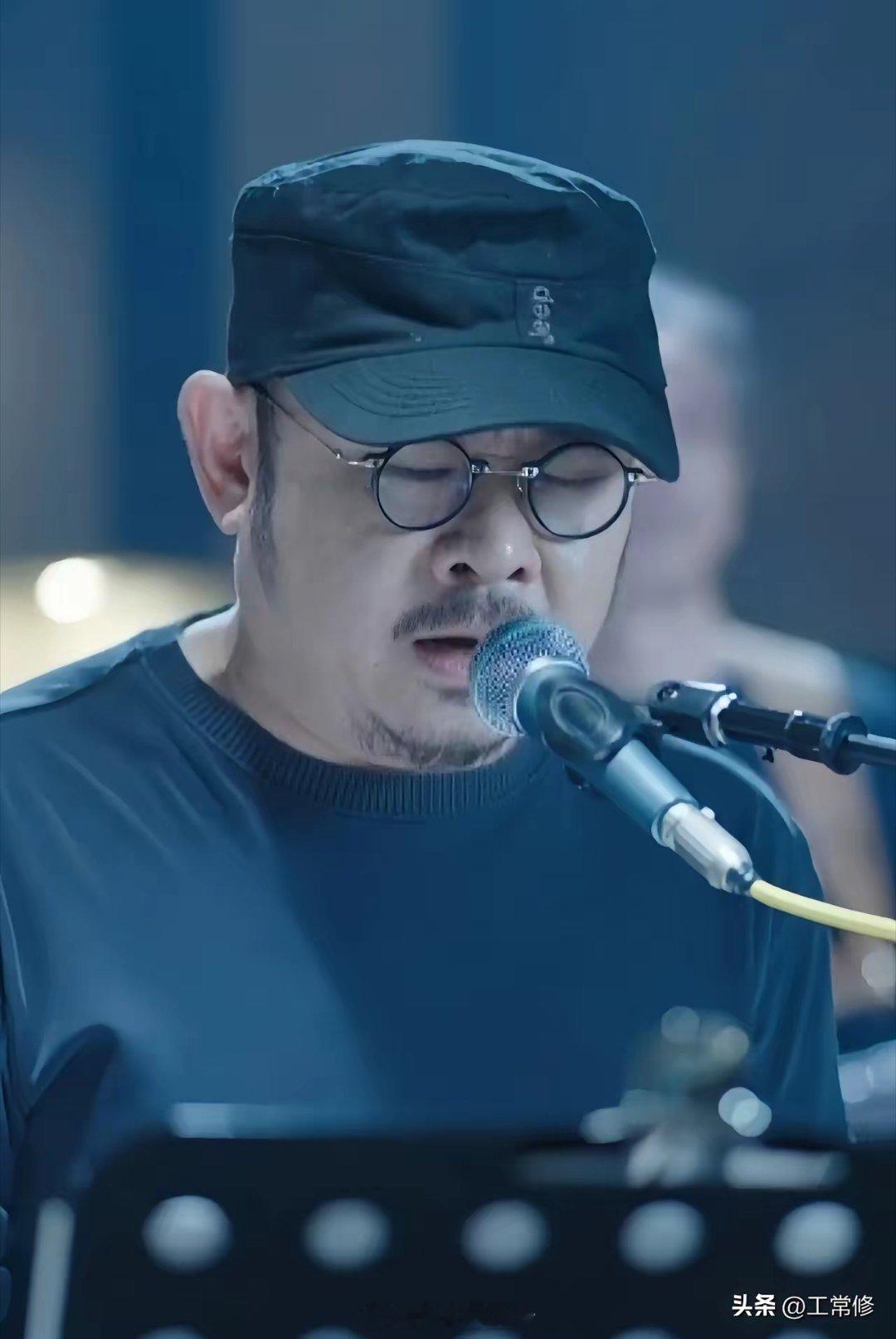 昨晚的刀郎演唱会，“惨”不忍睹！​1.凤凰山体育场人山人海，全国各地观众云集，这