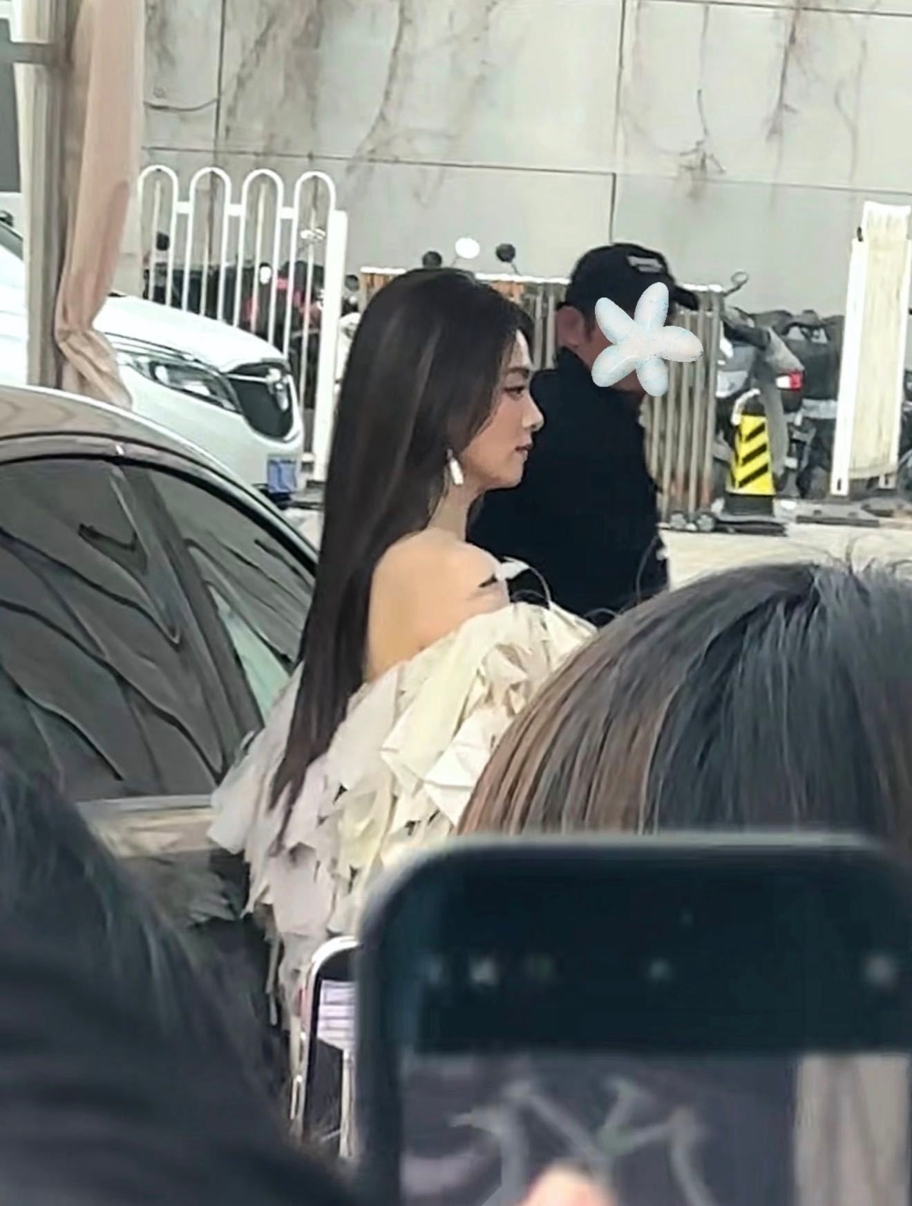 陈昊宇风中小白花 谁看了不直呼一句姐姐好美，期待陈昊宇白裙大片！