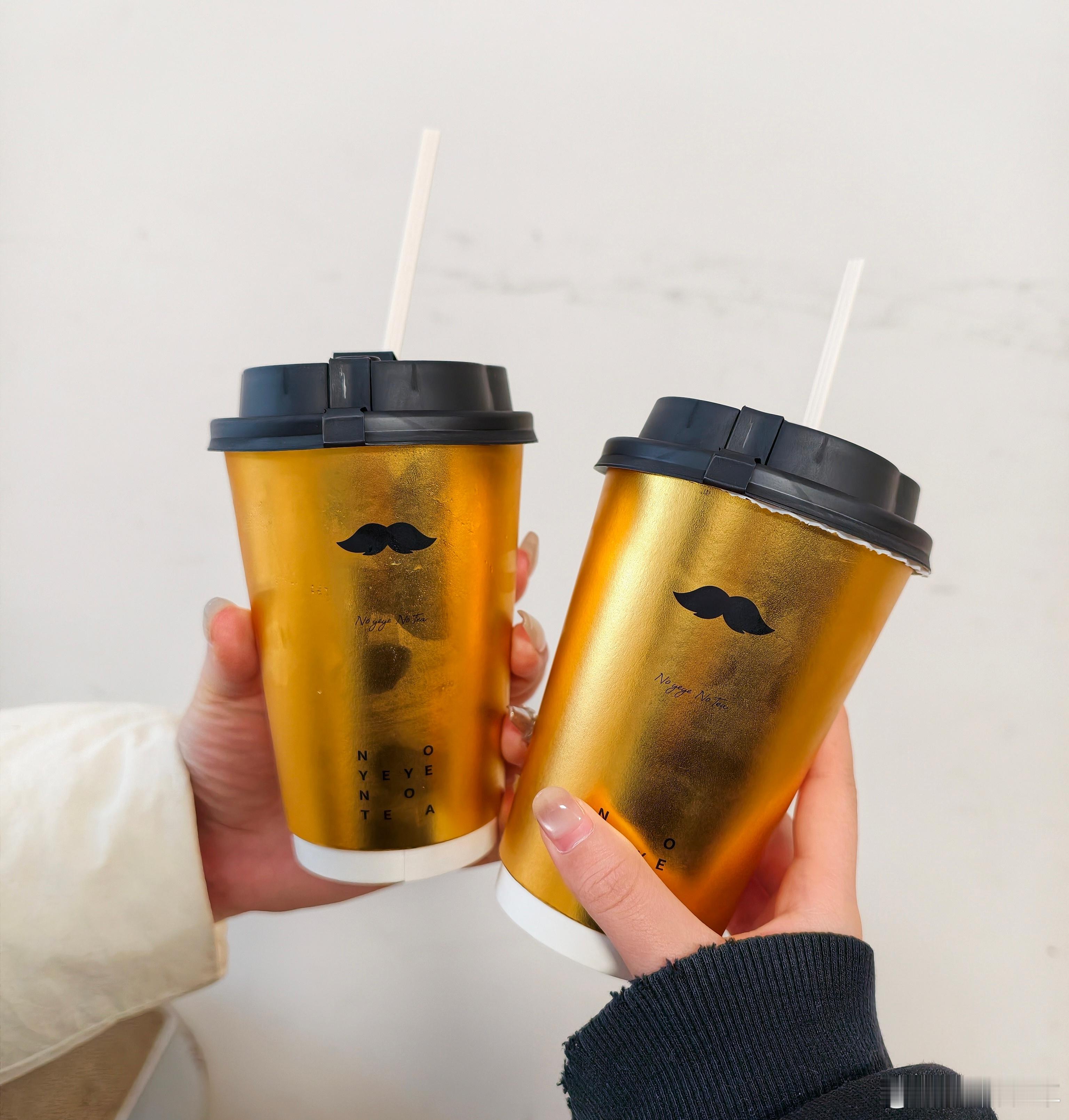 同事请喝奶茶，也太爽了，你们公司也有这么暖心的同事吗？小怡说车