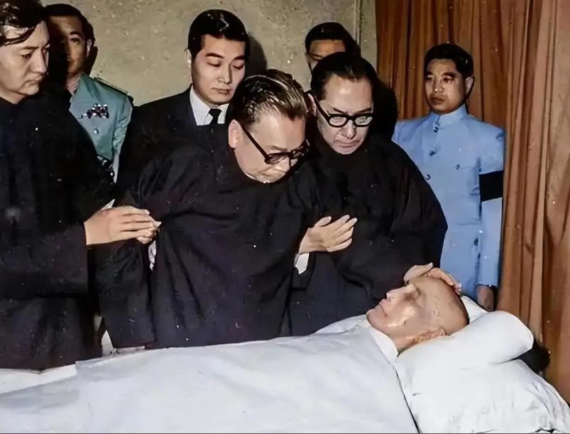 1975蒋介石病重离世，死前留下特殊遗训：不许葬台下，旁人不懂，蒋经国一眼看透父