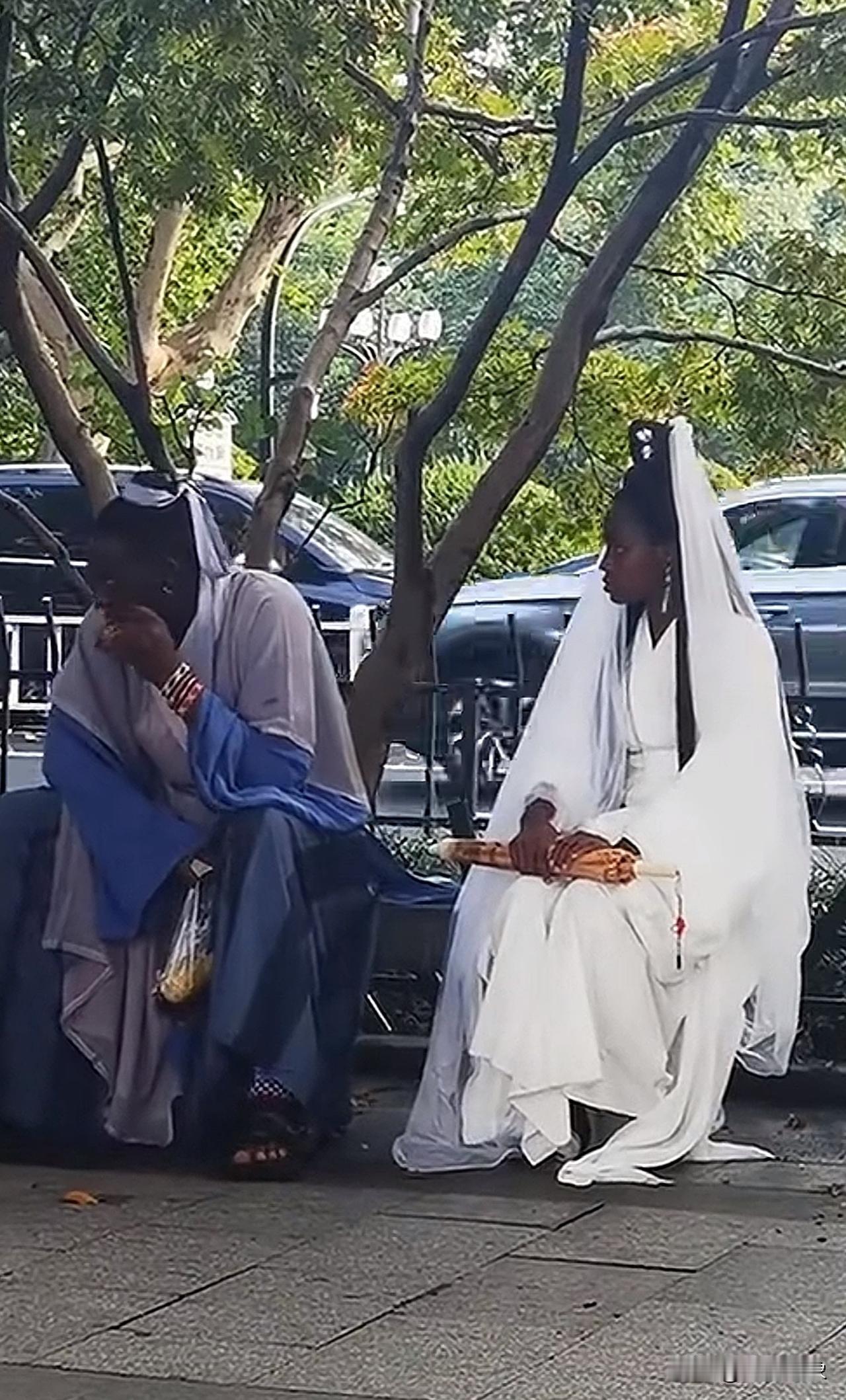 官人：你在想什么？