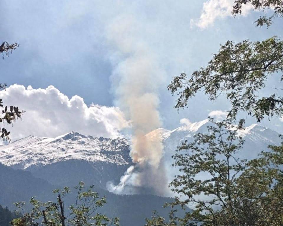 克什米尔升起浓烟，如坠机属实，印度遭遇打击或比阵风坠毁还大，预警机之路走错啦！