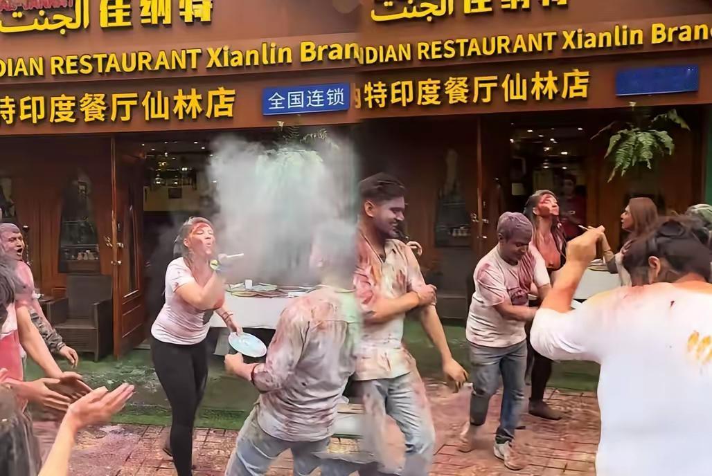 南京对印度人违规占道办活动的行为出手了！干得漂亮！





6月12号南京仙林