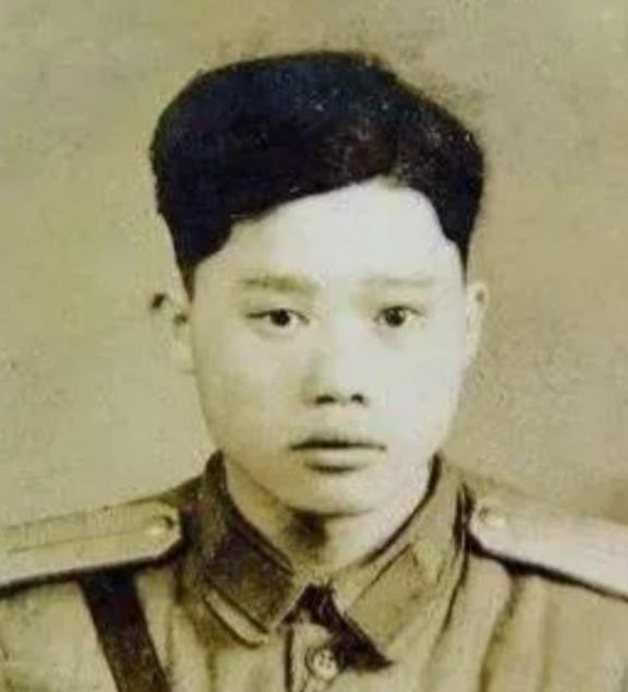 1951年1月28日，志愿军战士潘天炎因为生理需要去附近的草丛解决，却意外发现阵