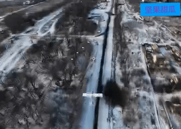 俄军展示无人机布雷，在科斯蒂安蒂尼夫卡附近的一条道路上，“闪电-2”巡飞弹“格朗