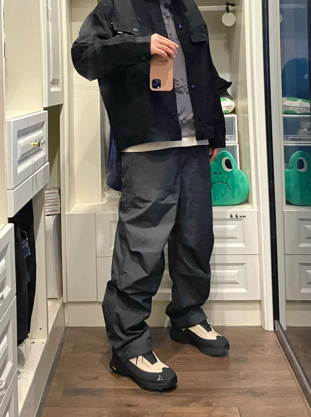 牛仔外套｜黑色系穿搭