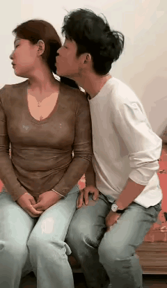 强扭的瓜不甜，还是止损吧

某地一对情侣，今天领了结婚证。男子满心欢喜拉着女子来